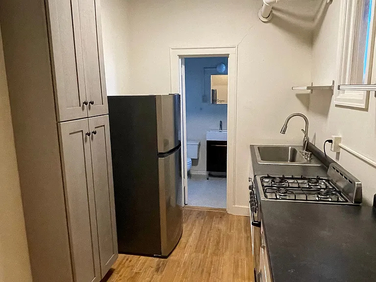 2338 Marshall Apartments — Photo 21