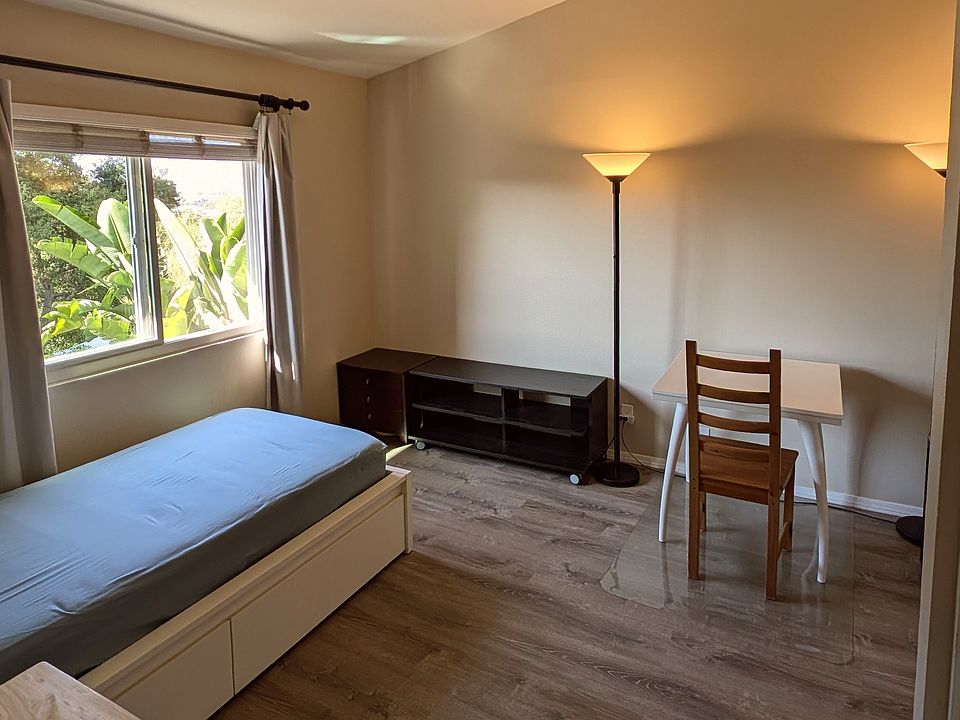 Bedroom available (open canyon view)