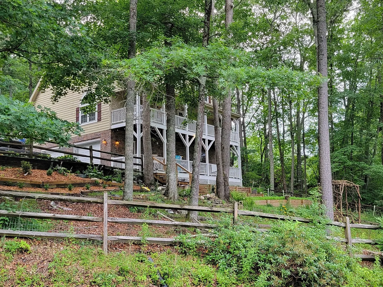 3 bed, 2.5 bath, 1900 sqft, $2,750 — Photo 2