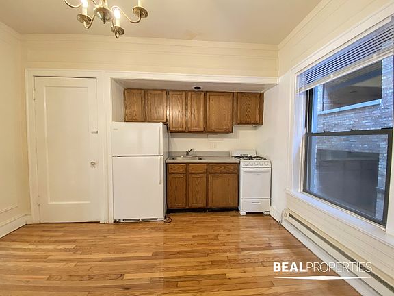4th image of 1033 Dempster St #E1