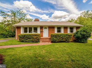 7536 Axton St, Springfield, VA 22151