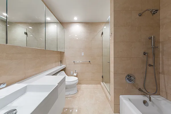 Bathroom, photo 1