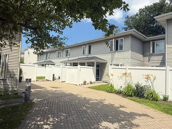 1035 Cummings Ave #E, Ottawa, ON K1J 9K5