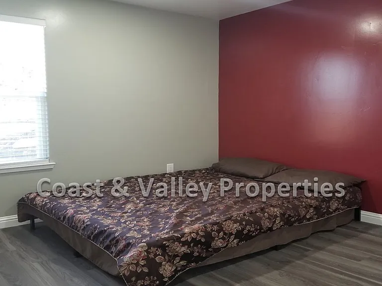 1018 El Camino Real N — Photo 6