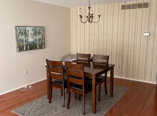 33 Rockhurst Dr, Penfield, NY 14526