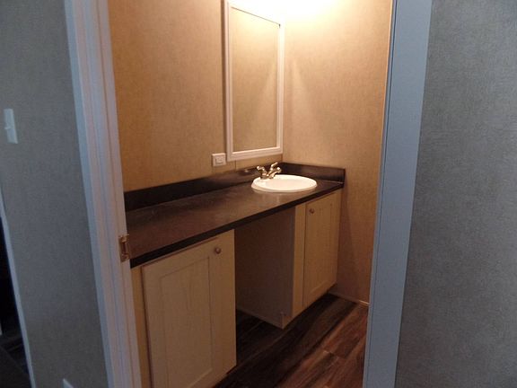 5th image of 398 Bayhead Dr