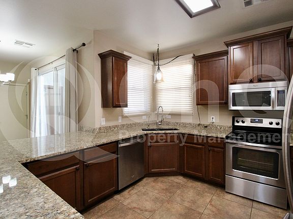 3rd image of 865 S Huish Dr