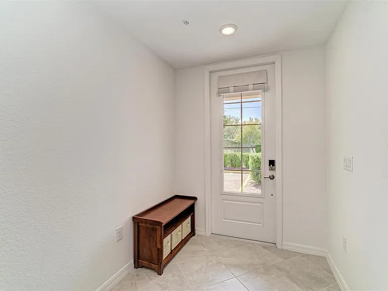 5687 N Honore Ave #411 — Photo 3