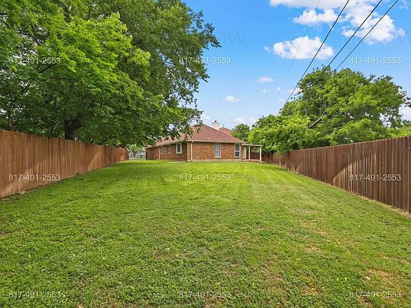 2nd image of 901 Grasswood Dr
