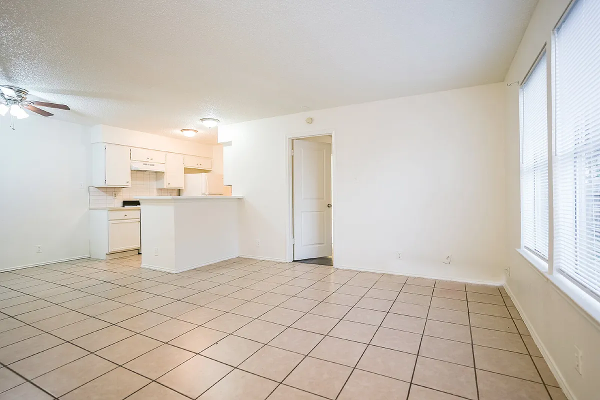 Building Photo - 6906B Deep Cir