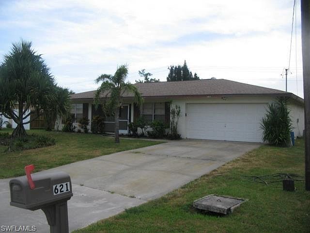 1st image of 621 NE 15th Ct