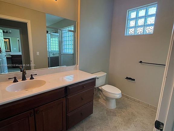 4th image of 1061 Grove Park Cir
