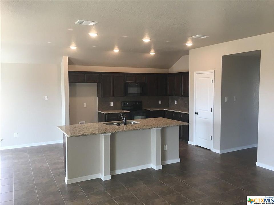 2nd image of 3441 Doss St