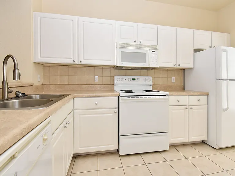 4814 NW 44th Ave #107 — Photo 6