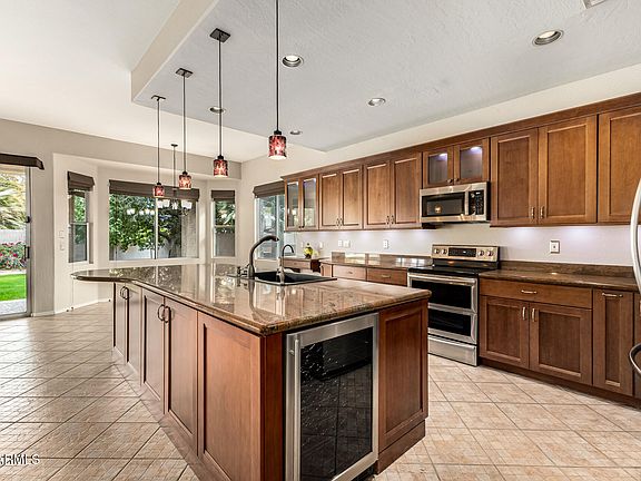5th image of 960 W MYRTLE Drive