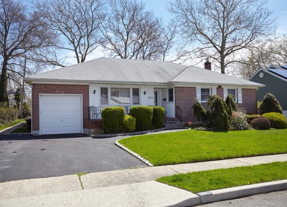 1st image of 614 Harrison Ave