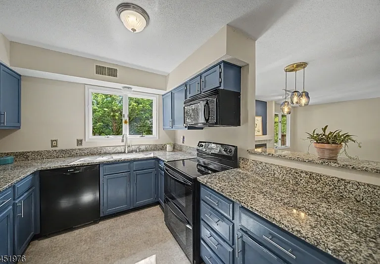 24 Pine Hollow Ct — Photo 10