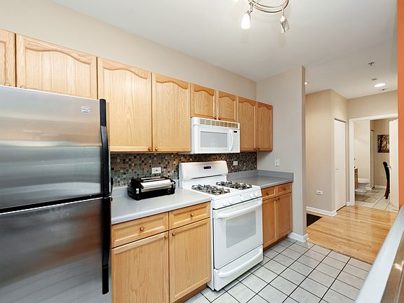 3rd image of 1222 Chicago Ave APT 502