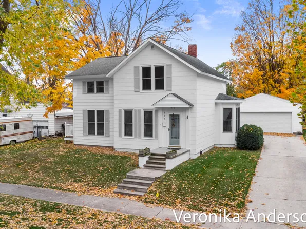 307 N Ferry St, Ludington, MI 49431