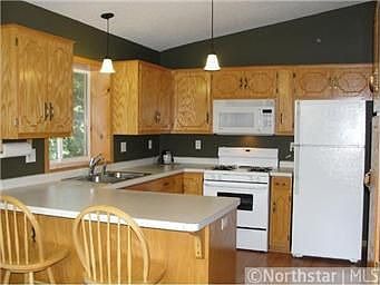 4th image of 313 1st Ave N