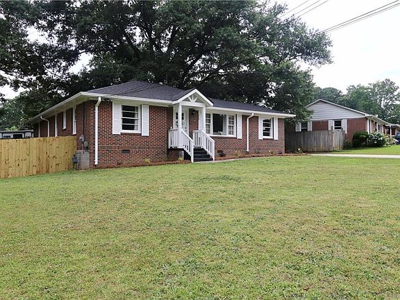 3rd image of 2250 Trailwood Dr SE