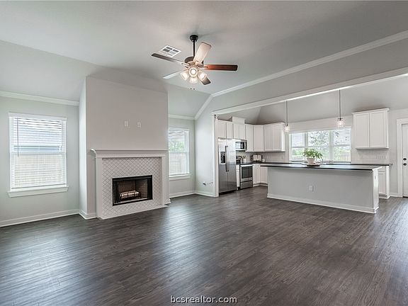 3rd image of 1917 Cambria Dr