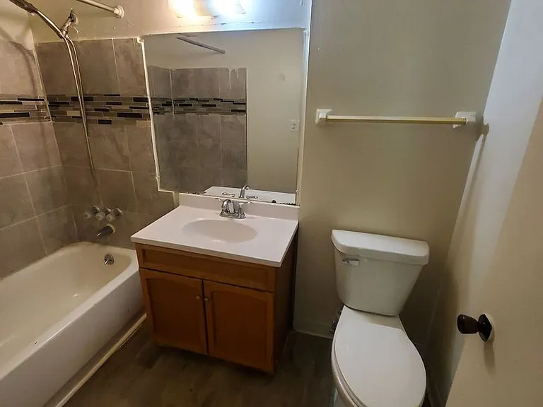 4635 S. 23rd Street - 12 Unit + Parking Lot — Photo 15