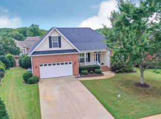 102 Netherland Ln, Simpsonville, SC 29681