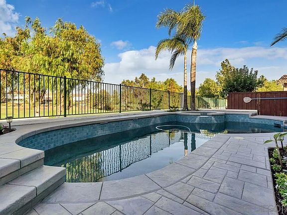 2nd image of 46048 Paseo Gallante
