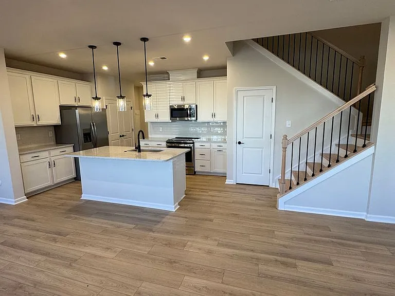 8911 Nettleton Ave — Photo 3