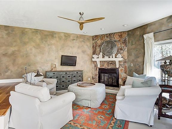 5th image of 212 Hermitage Ct