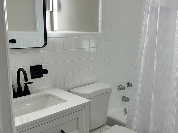4th image of 164 Hudson St #13A