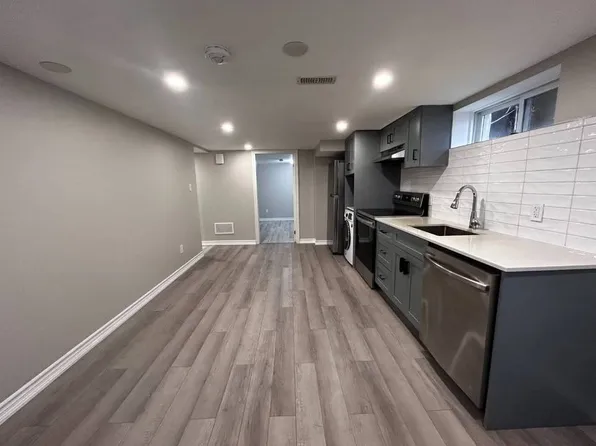 103 Elgin Cres #2, Waterloo, ON N2J 2S3