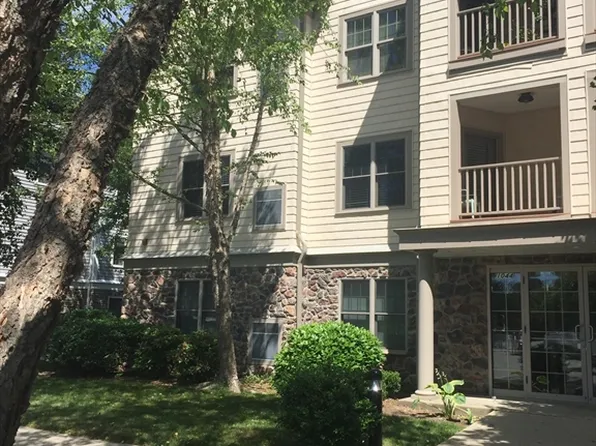 1044 Victoria St APT B29, New Bedford, MA 02745