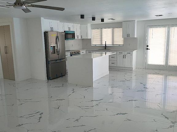 4th image of 7019 Fountain Ave