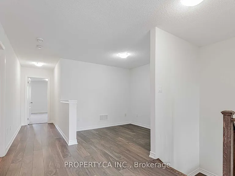 1277 Peelar Cres — Photo 13
