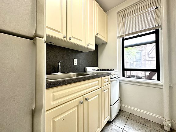 3rd image of 615 W 172nd St APT 33