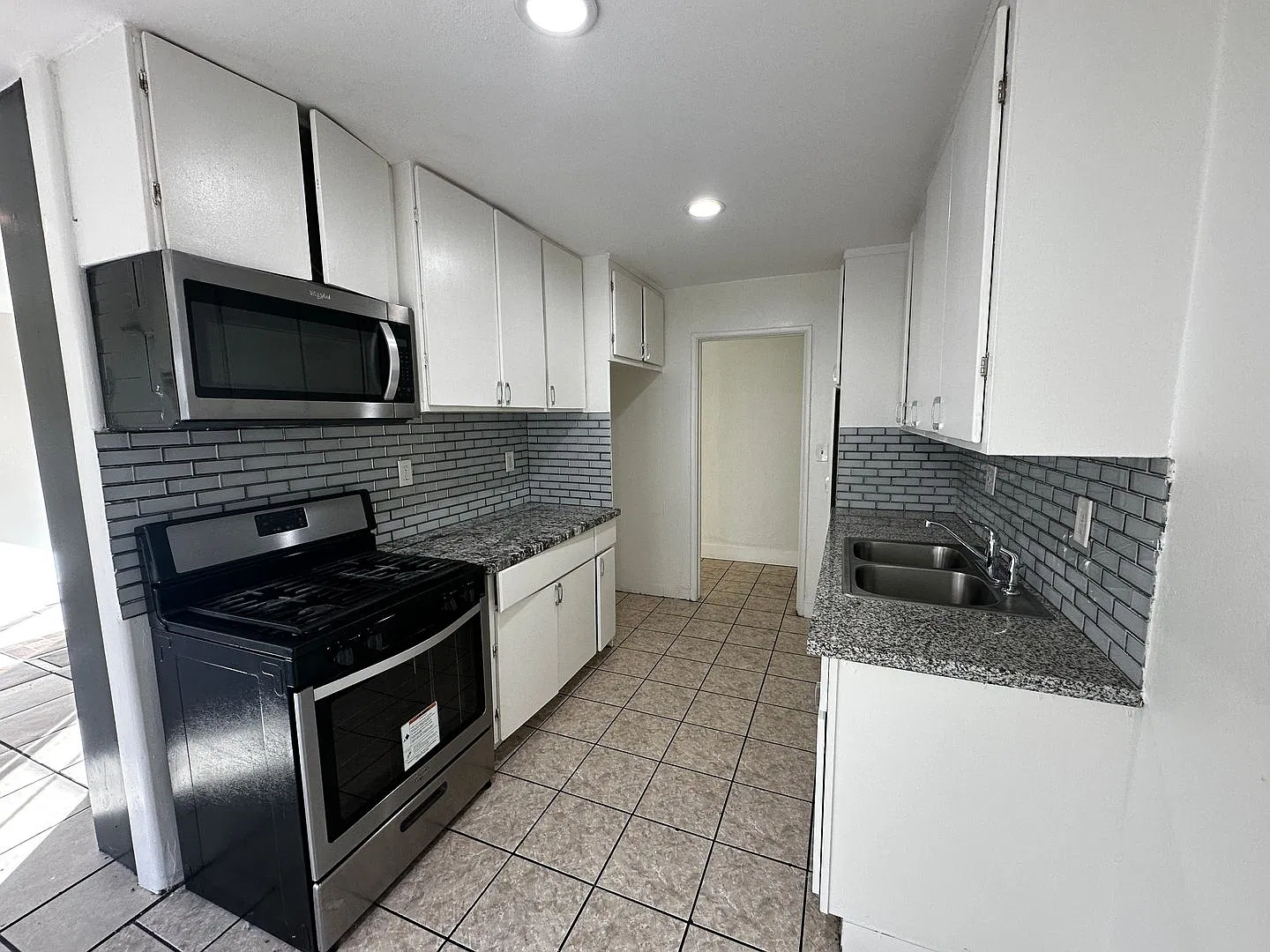 Columbus 8645 — Photo 4