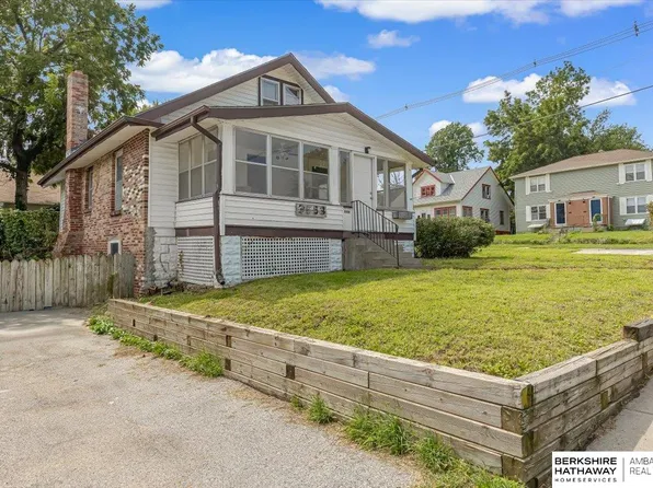 3653 Charles St, Omaha, NE 68131