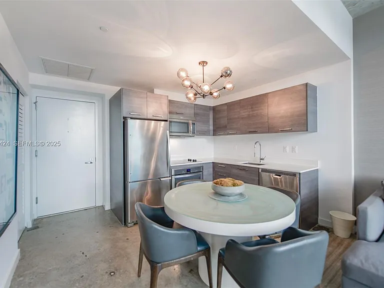 151 SE 1st St #3 — Photo 3