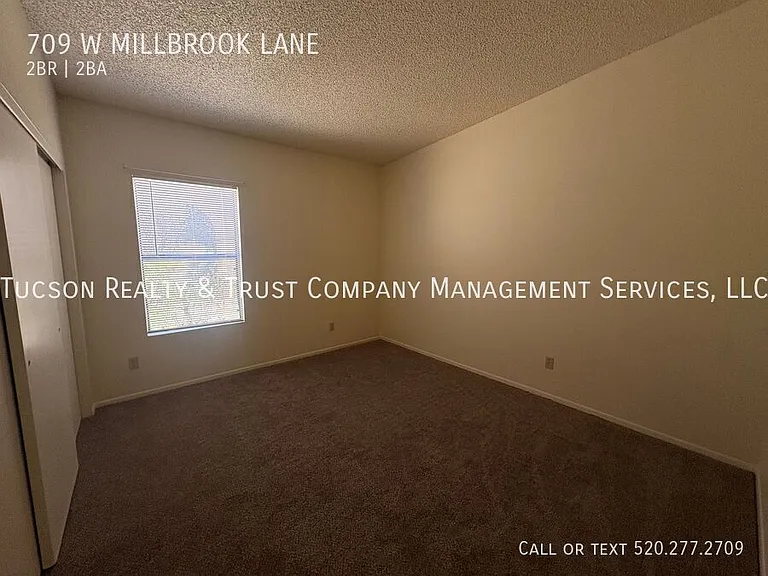 709 W Millbrook Ln — Photo 8