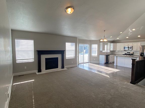 3rd image of 2865 N Parkridge Dr