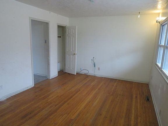 3rd image of 1310 Bel Air Dr