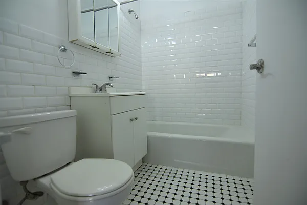 Rented by Bohemia Realty Group | media 6