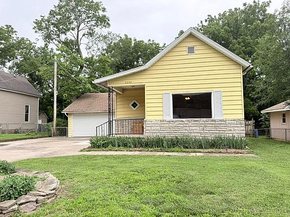 4th image of 2235 N Campbell Avenue