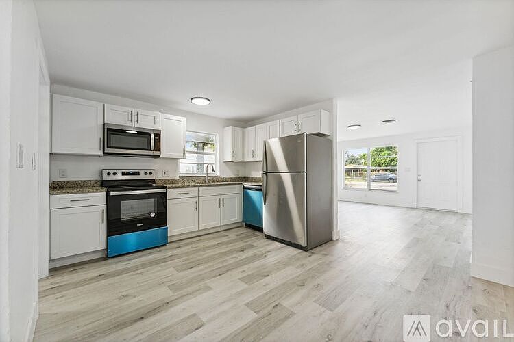 1st image of 448 NW 3rd Ave