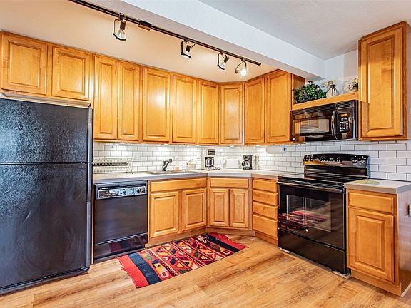 3rd image of 33 Balsam Court UNIT 33