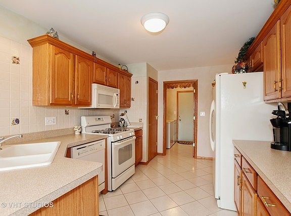 3rd image of 9122 Newcastle Ct #9122