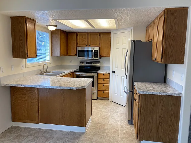 721 E Hawk St — Photo 9