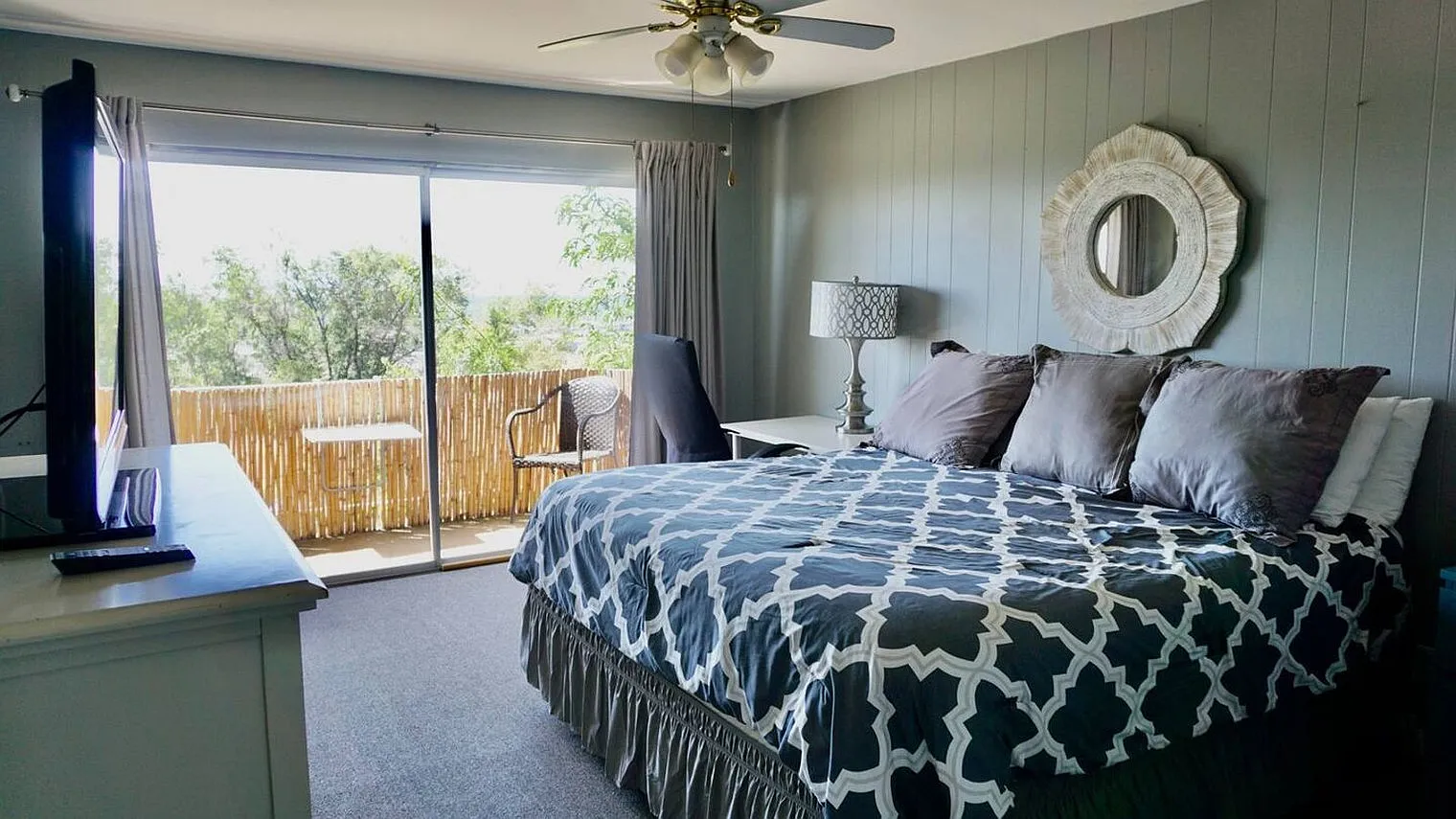 4 bed, 2.0 bath, 1646 sqft, $7,555 — Photo 3